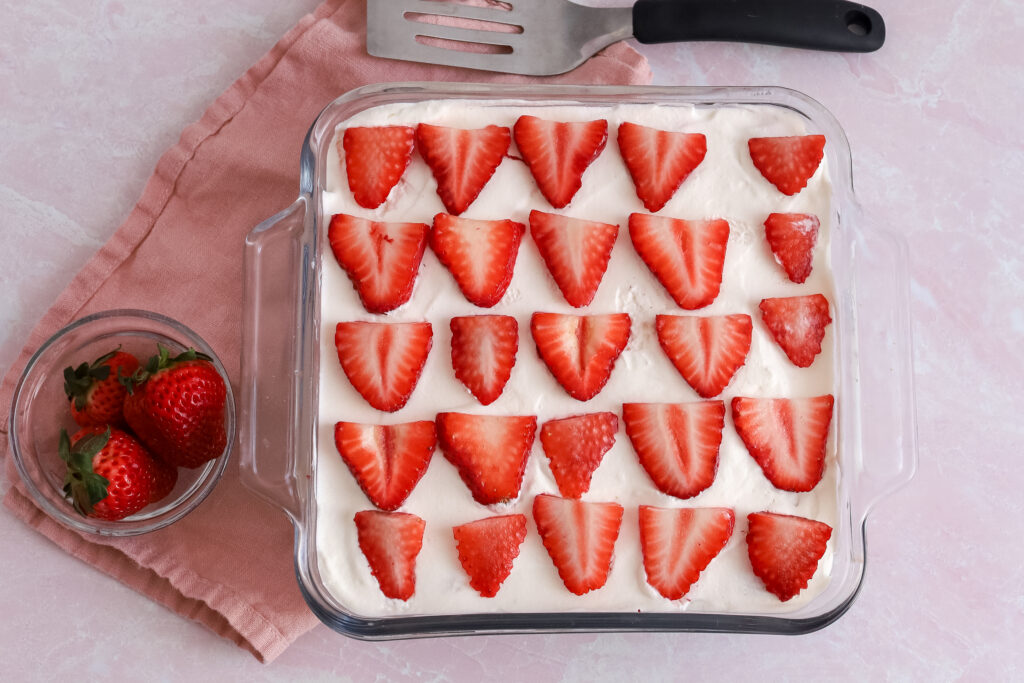 no bake strawberry cake