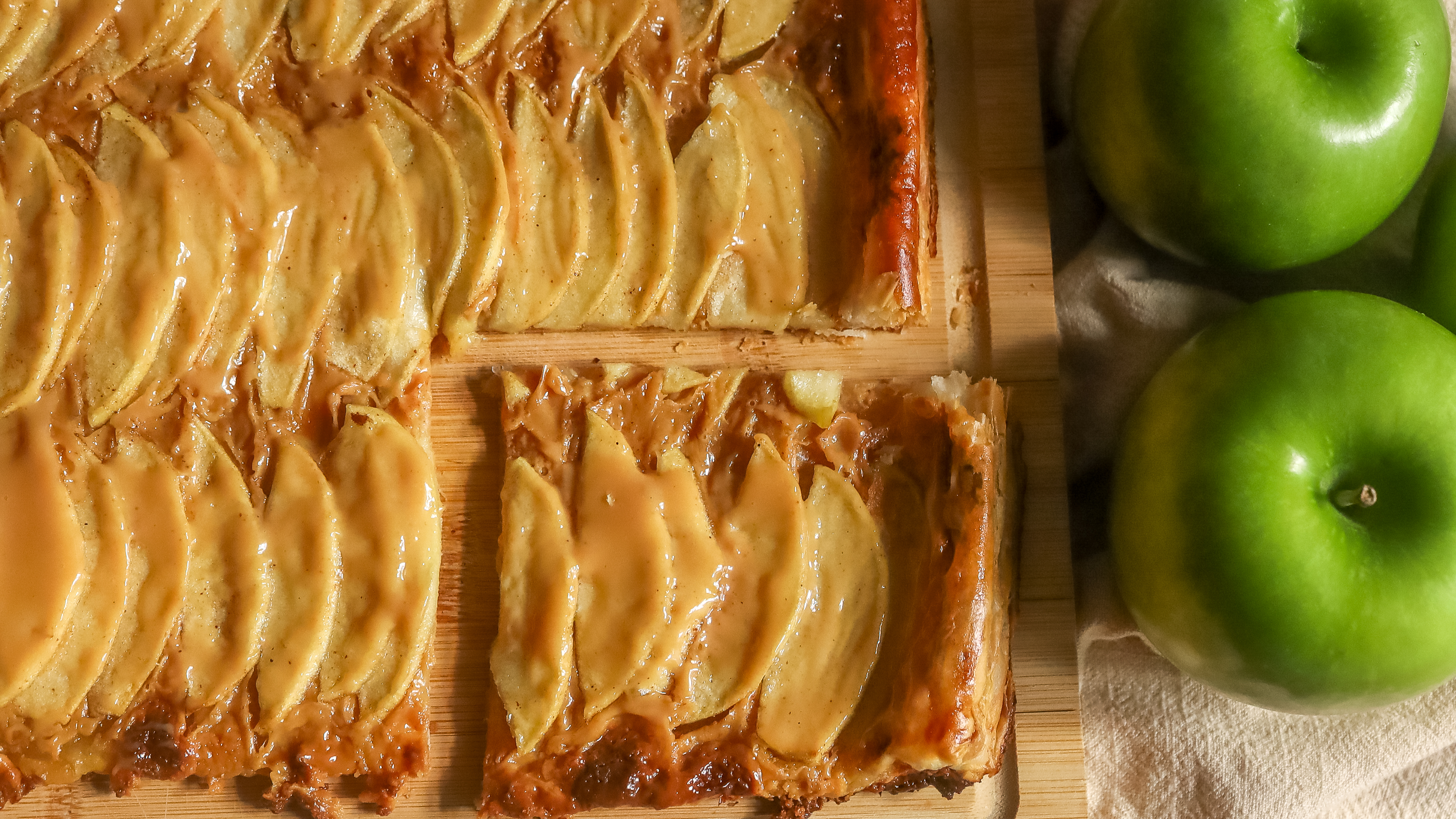 apple puff pastry tart