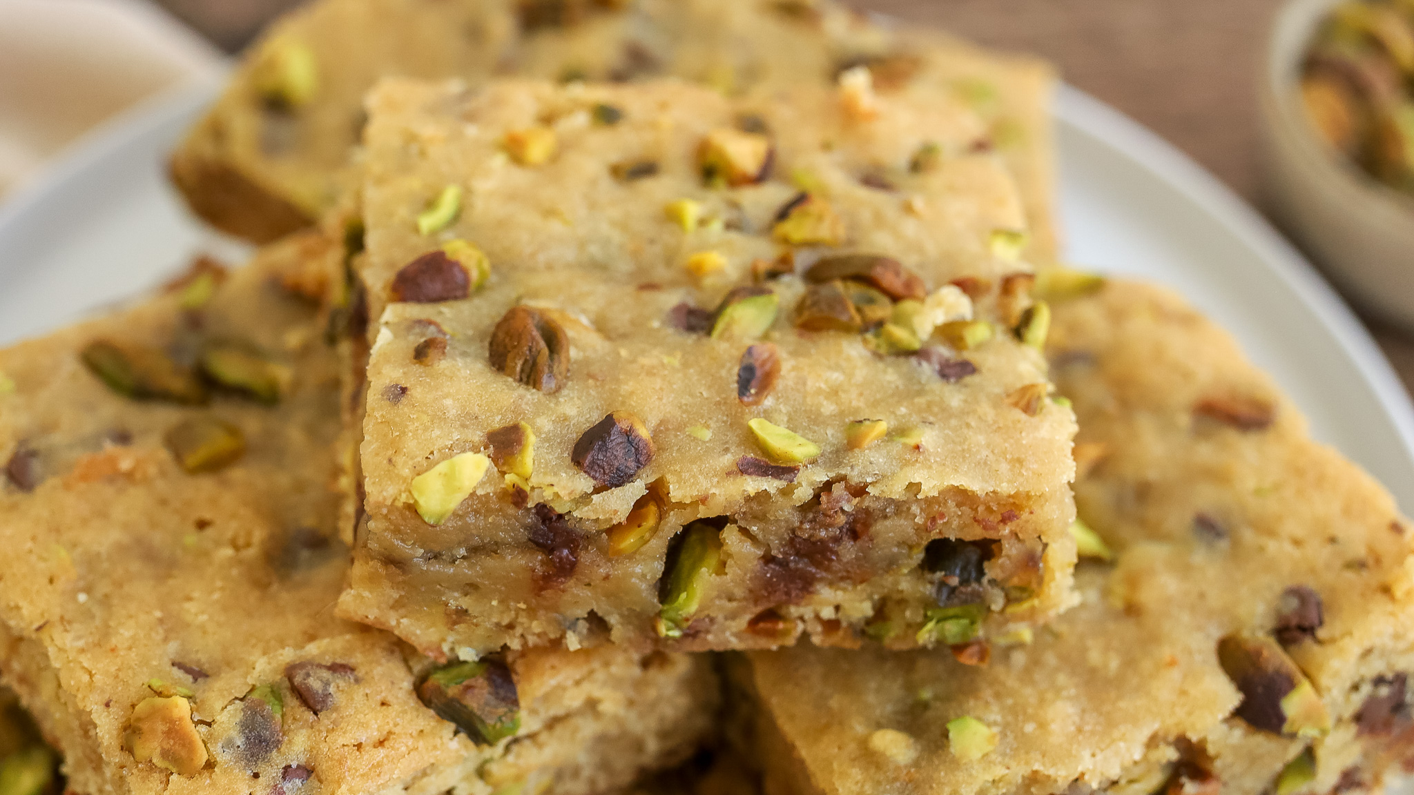 picture of pistachio and chocolate chip blondies
