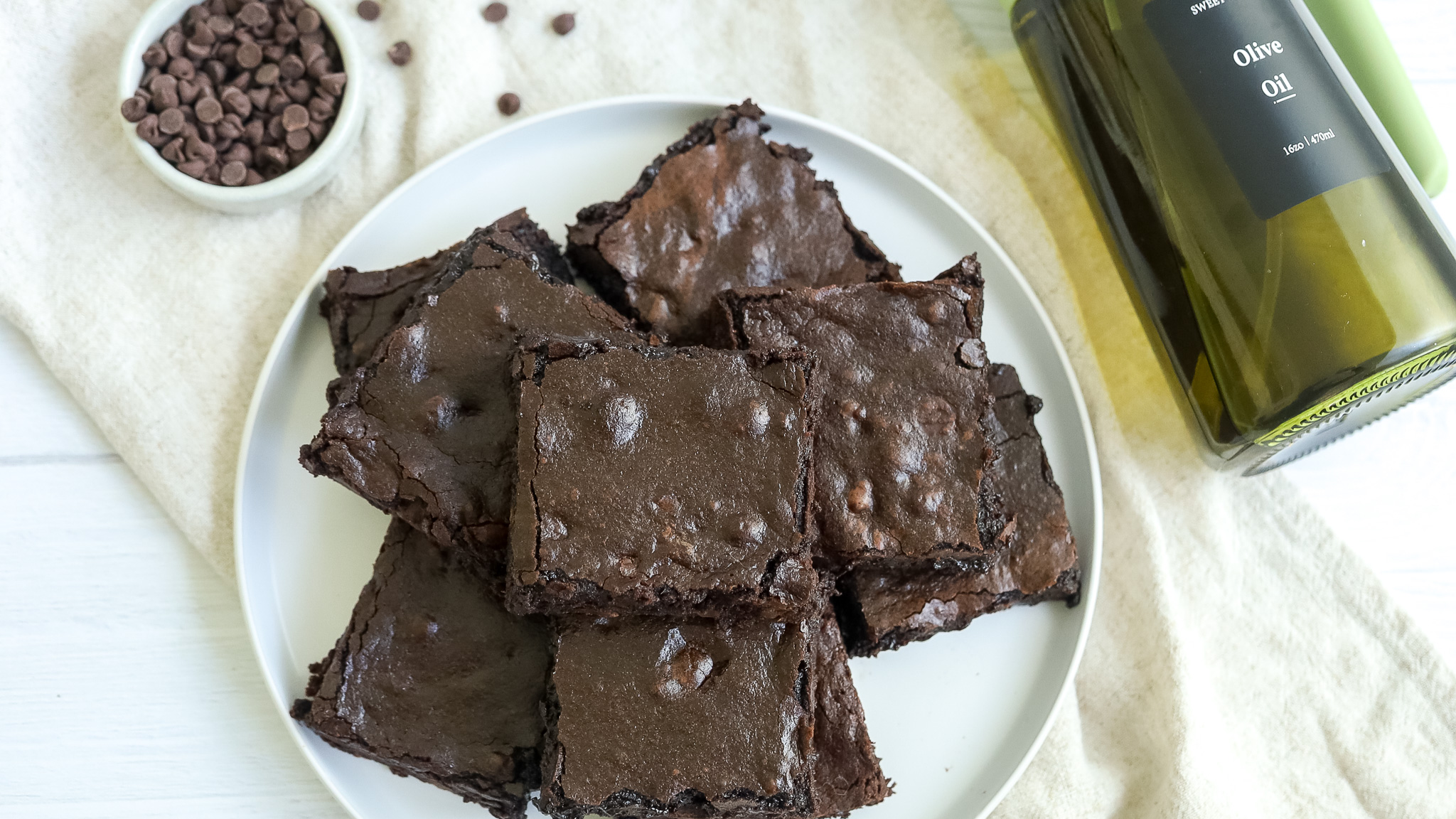 overhead photo of fudgy brownies